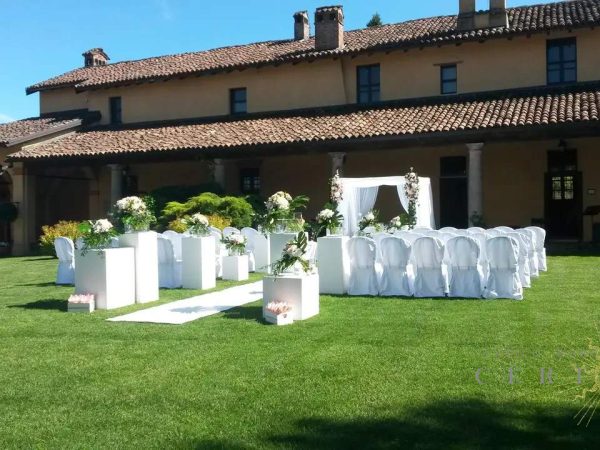 Allestimento per matrimonio sul prato