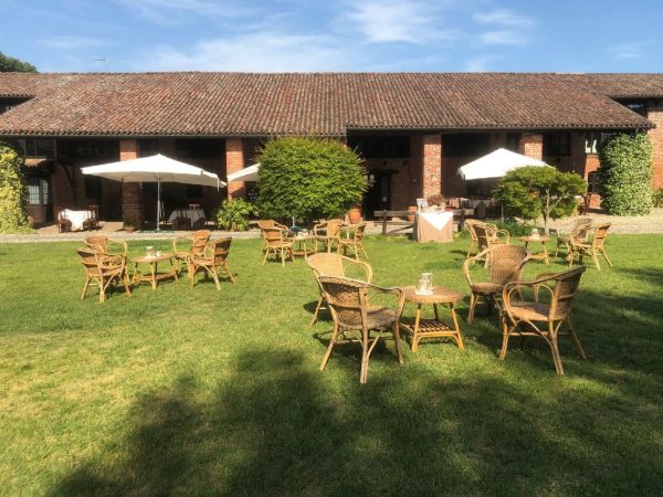 Spazi esterni per eventi nell'Antico Borgo della Certosa vicino a Pavia